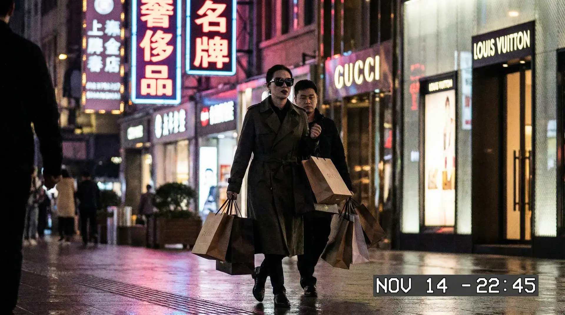 色情软件 - 奢侈品购物被拍